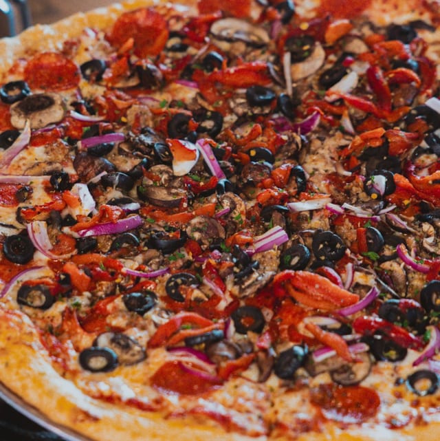 Deluxe Pizza 18".